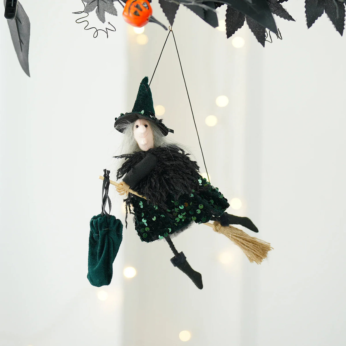 Pendentif Balai de Sorcière à Suspendre - Déco Halloween