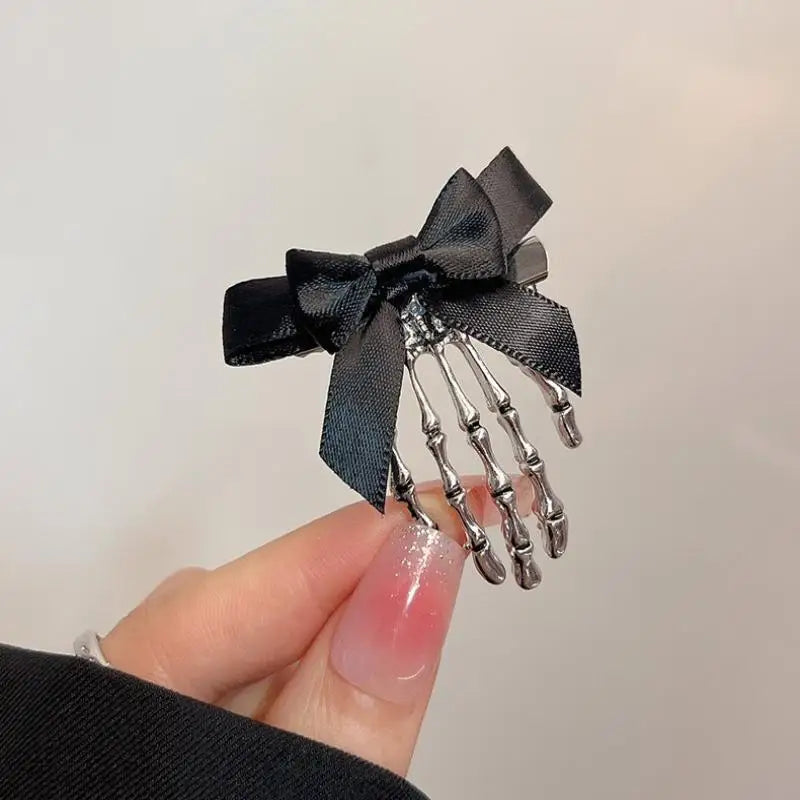 Pince à Cheveux Main Squelette et Rose Noire - Gothique