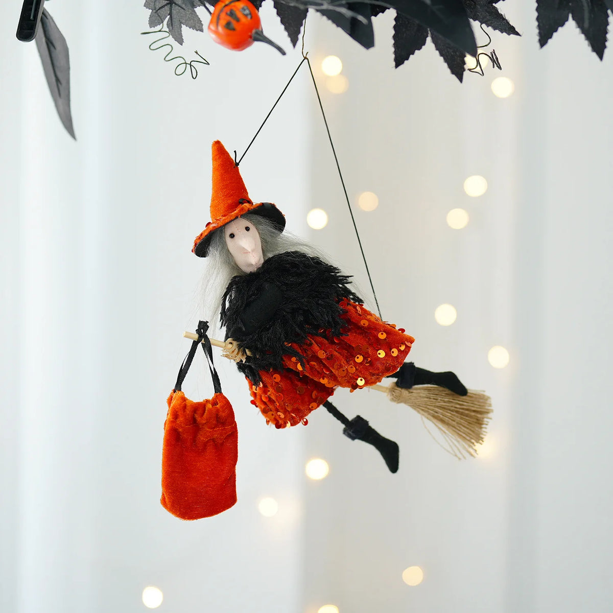 Pendentif Balai de Sorcière à Suspendre - Déco Halloween